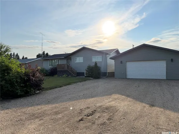 123 Railway AVENUE, Lake Lenore, SK S0K 2J0
