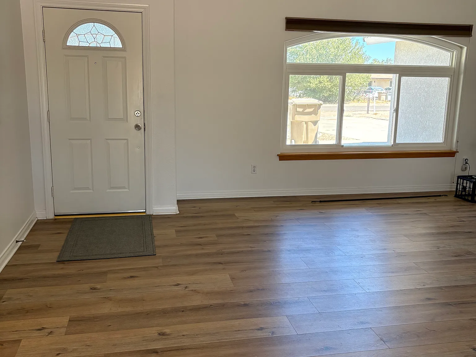 9908 Redwood Ave — Photo 1