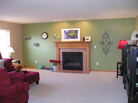 3rd image of 752 Sanville Dr