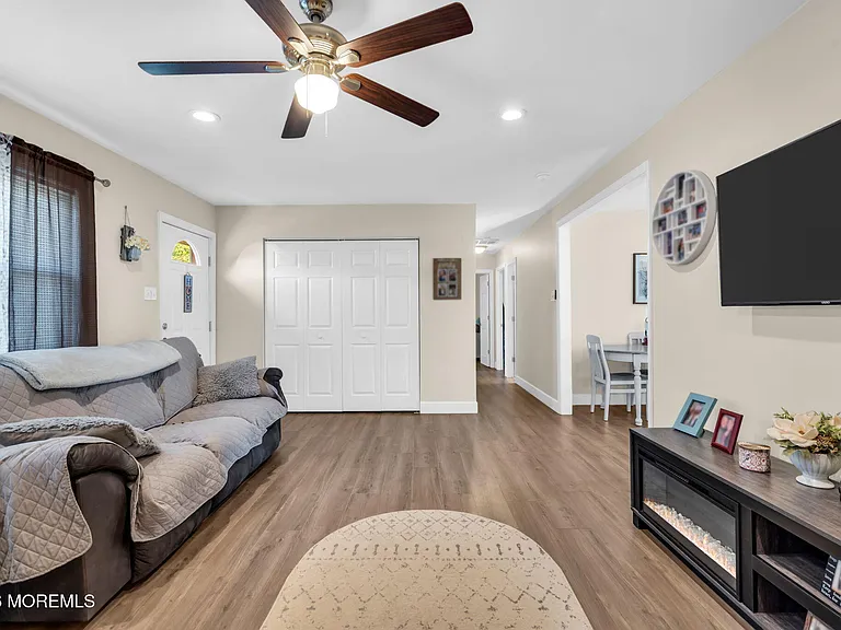 601 Sandra Dr — Photo 10