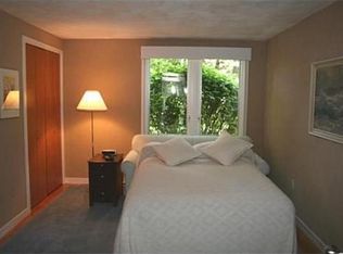 8 Pillings Pond Rd, Lynnfield, MA 01940