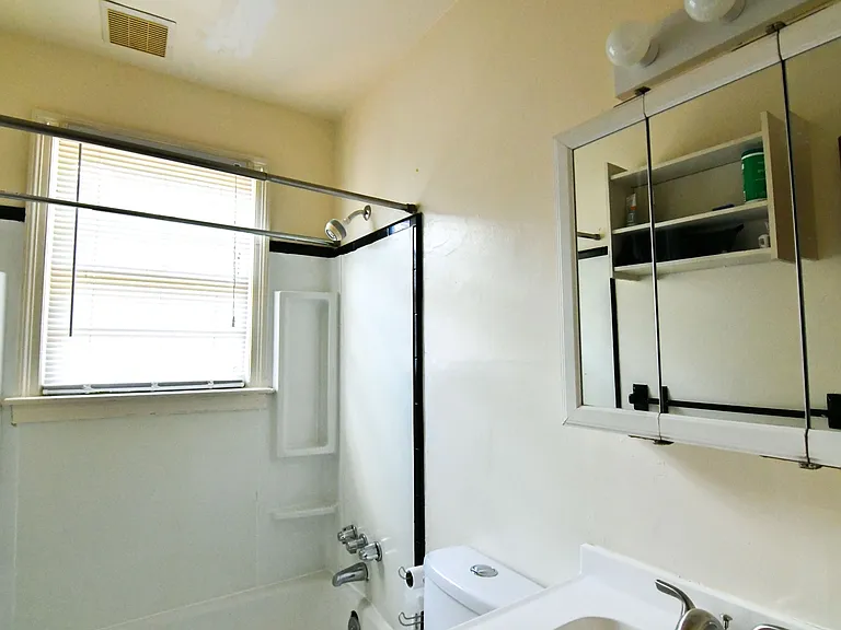 1201 Gordon Ave — Photo 5