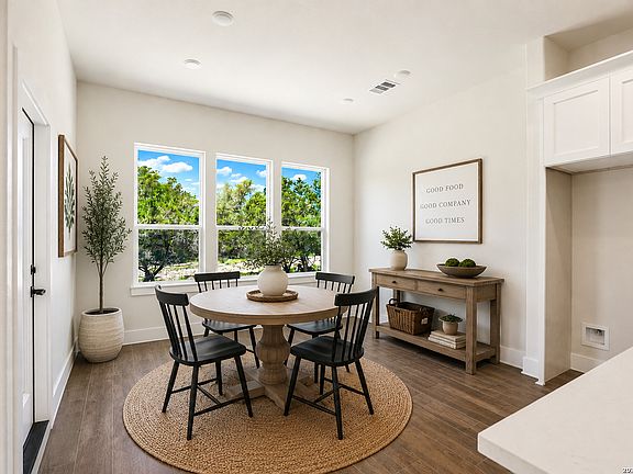 4th image of 742 Rayner Ranch