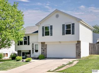 8202 Hanover St, Omaha, NE 68122