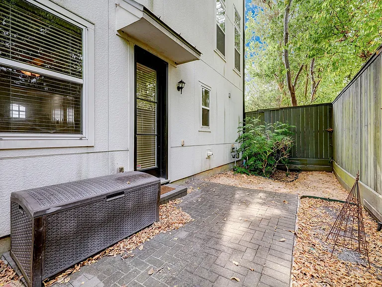 8932 Lakeshore Bend Dr — Photo 17