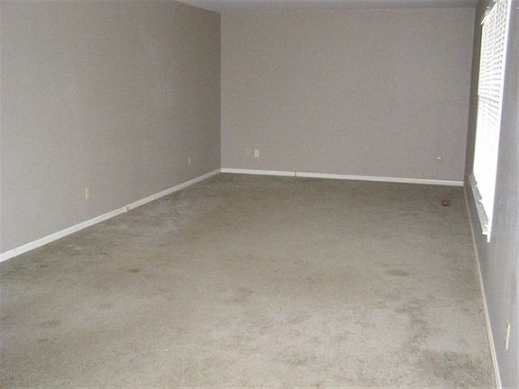 2nd image of 1550 Canterbury Dr
