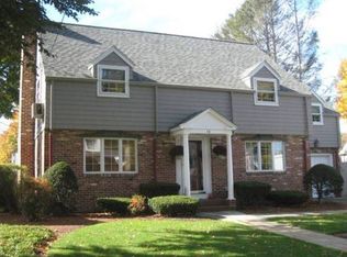 10 Country Club Rd, Melrose, MA 02176