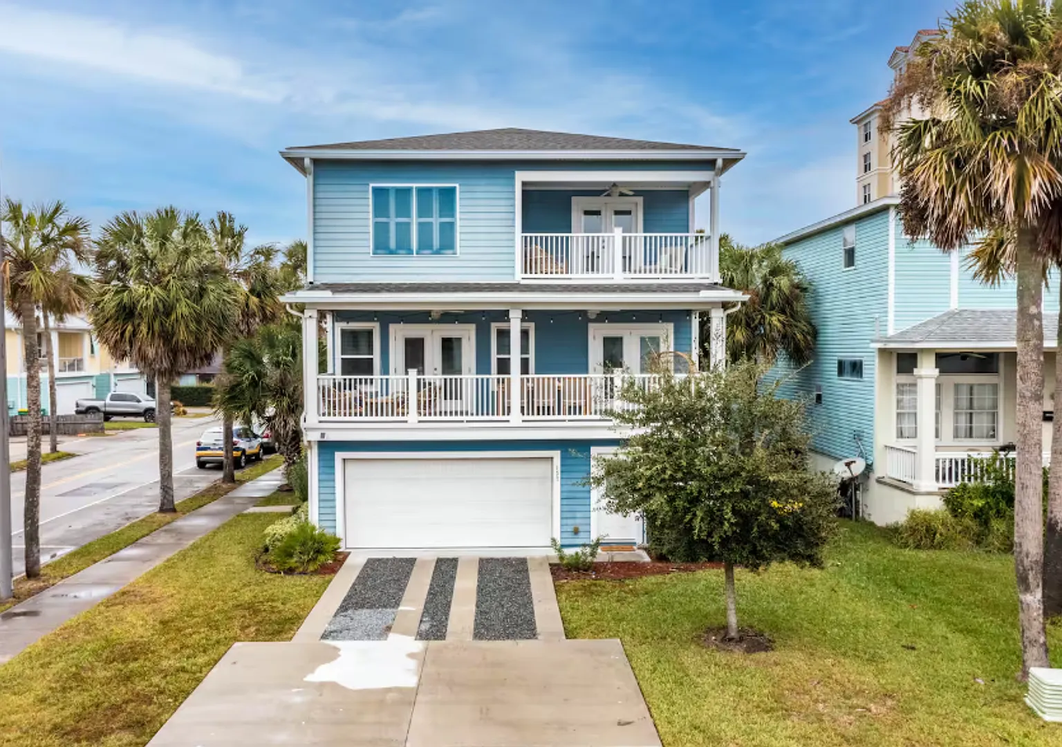 Luxury Beachside Living with Ocean Views & Private Elevator. 4 Bed/3.5 Bath With 2 Car Garage. Pe... — Photo 1