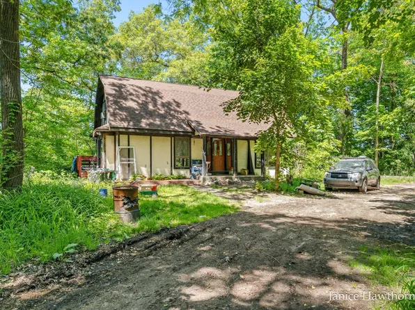 141 Irving Rd, Middleville, MI 49333