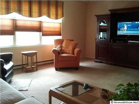 4th image of 928A Thornhill Ct
