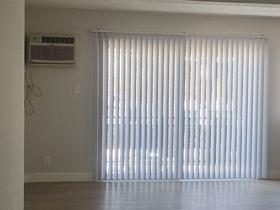 3rd image of 225 S Manhattan Pl #202