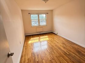 45 Tennis Ct, Brooklyn, NY