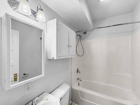 5th image of 514 University Ave APT 3