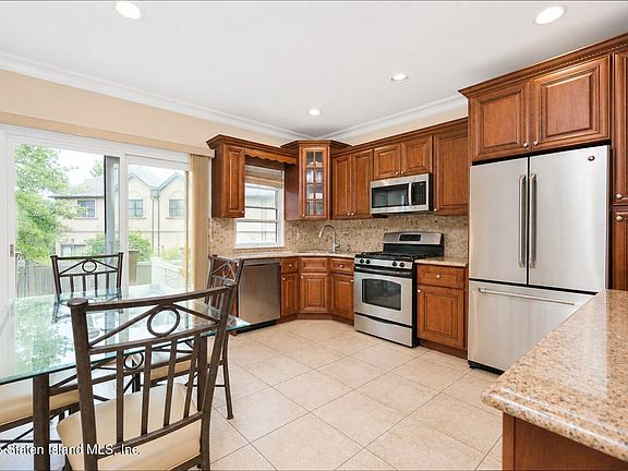5th image of 52 Perona Ln