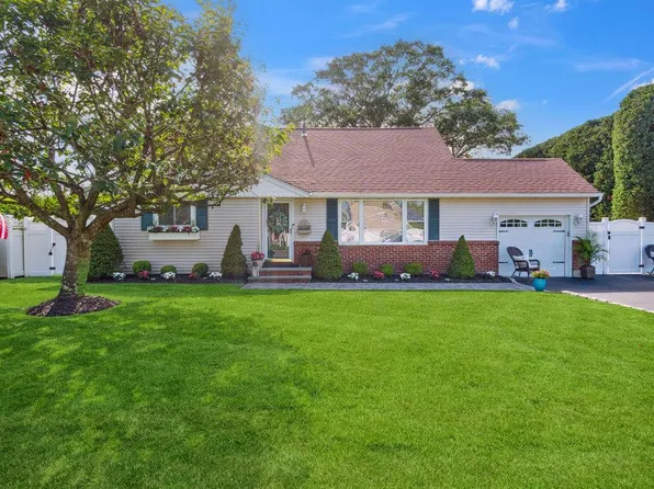 531 Myrtle Avenue, West Islip, NY 11795