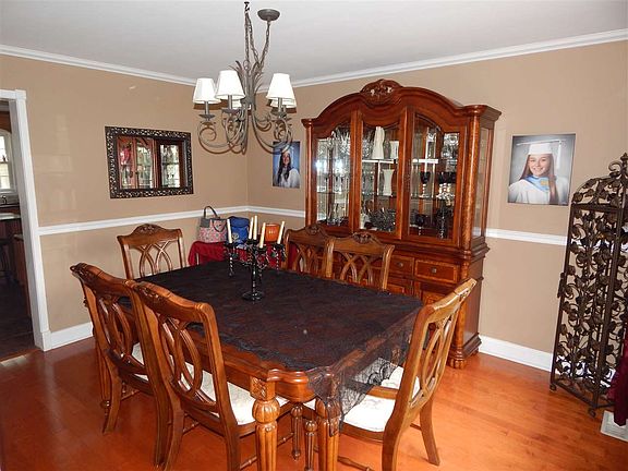 5th image of 22 White Pine Ln