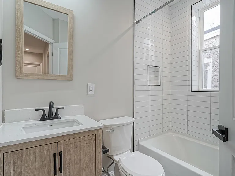 1539 S Wilton St — Photo 16