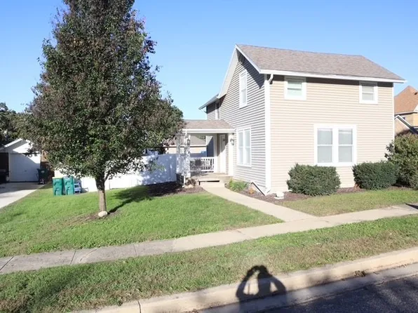 117 4th St, Walnut, IL 61376