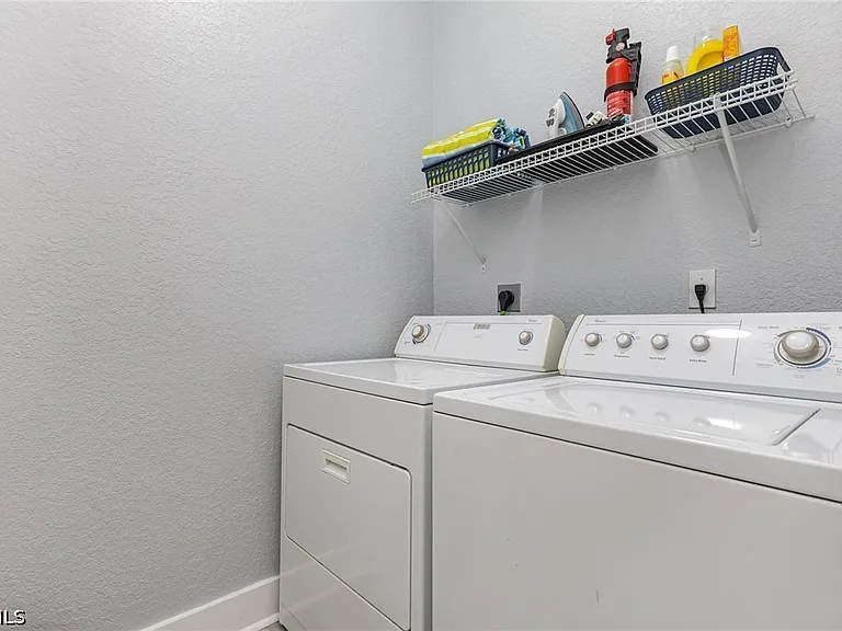 532 W Archer Pkwy — Photo 18