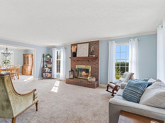 5th image of 490 Arrowhead Springs Ln