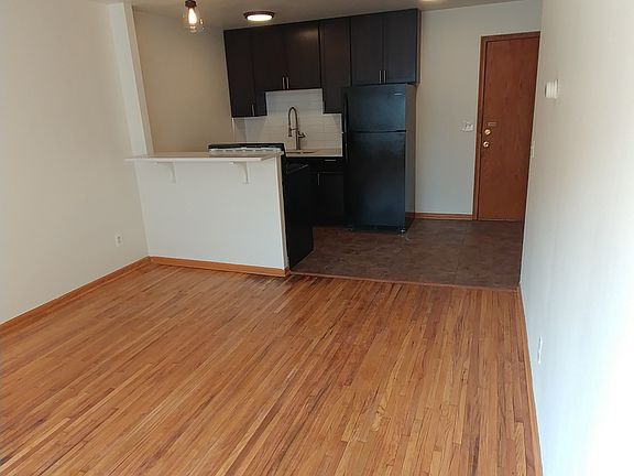 5th image of 806 W Franklin Ave