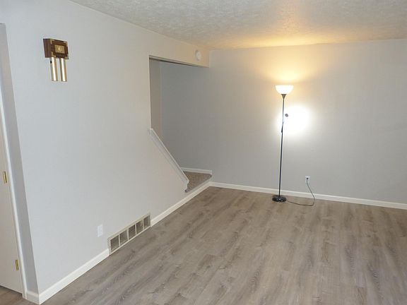 4th image of 580 Continental Dr APT A