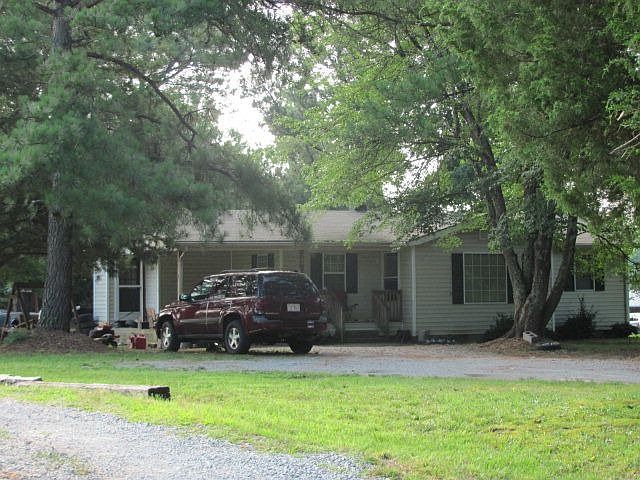 2nd image of 944 Summit Rd