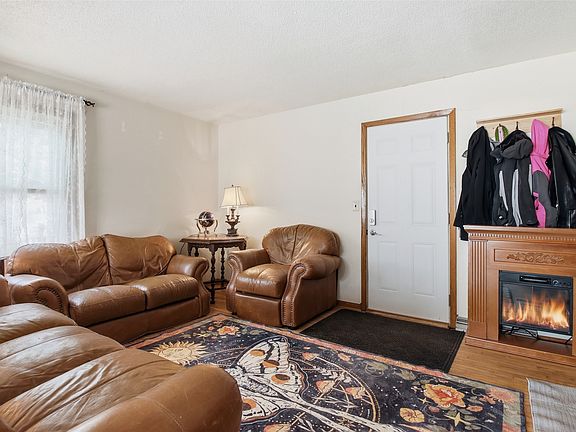 4th image of 303-305 Moundsview Court #1-2