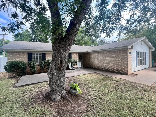 1303 Randy Dr, Graham, TX 76450