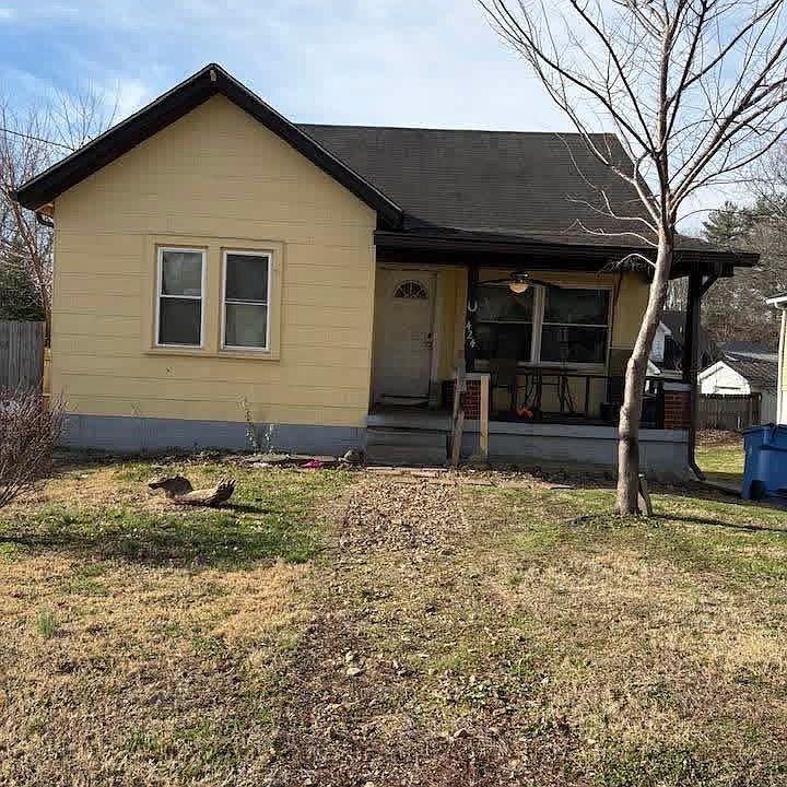 1st image of 424 McKenna St