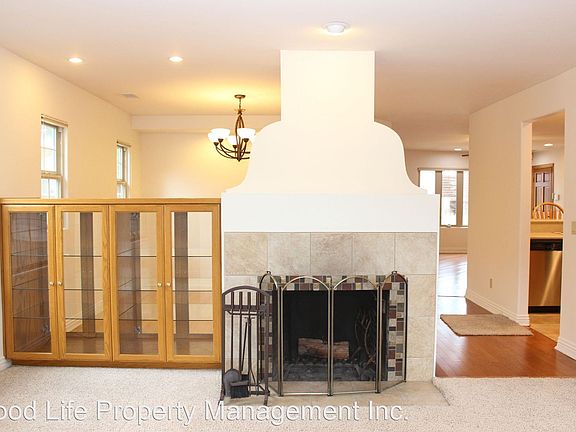 5th image of 1119 Loring St