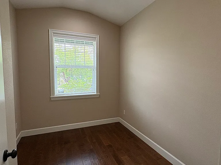 17204 NW Trillium St — Photo 2