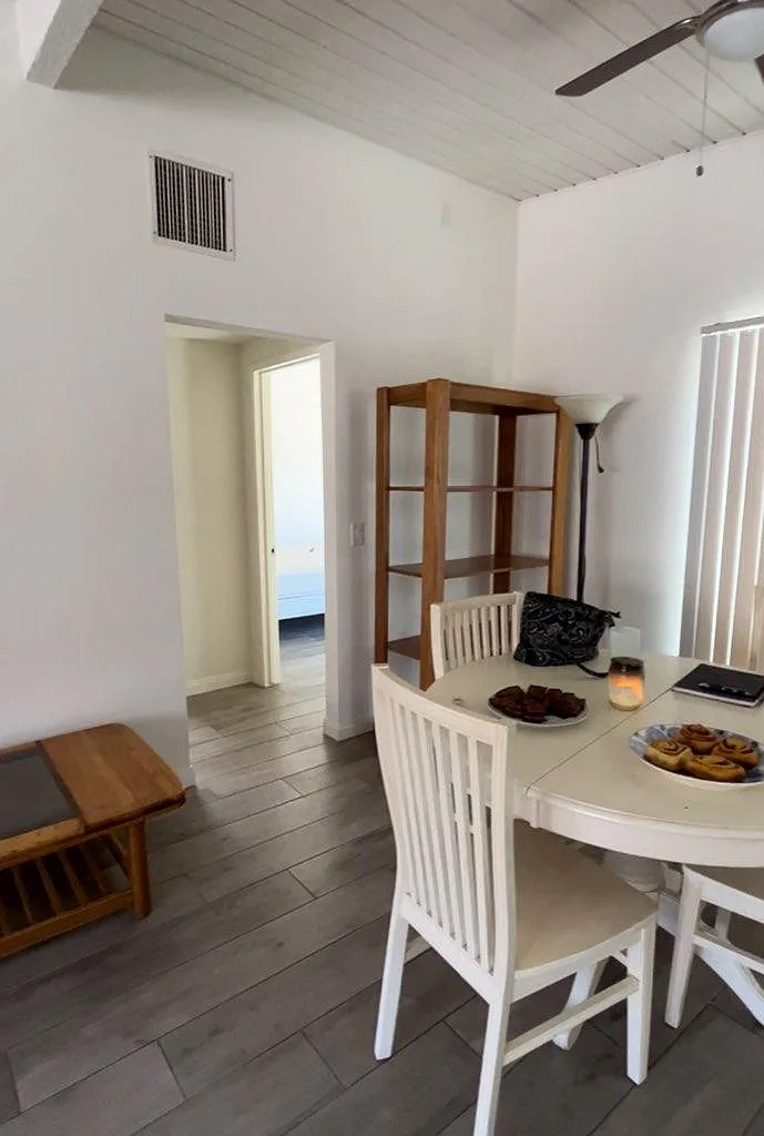 2 bed, 830 sqft, $1,950 — Photo 2
