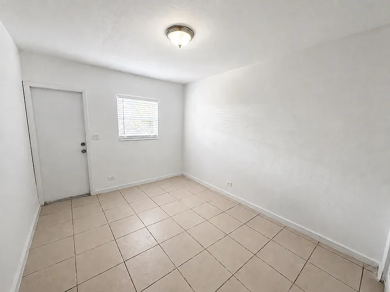 715 SW 14th Ave — Photo 8