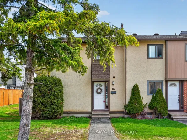 5 Vanessa Ter #D, Ottawa, ON K2J 1Y4