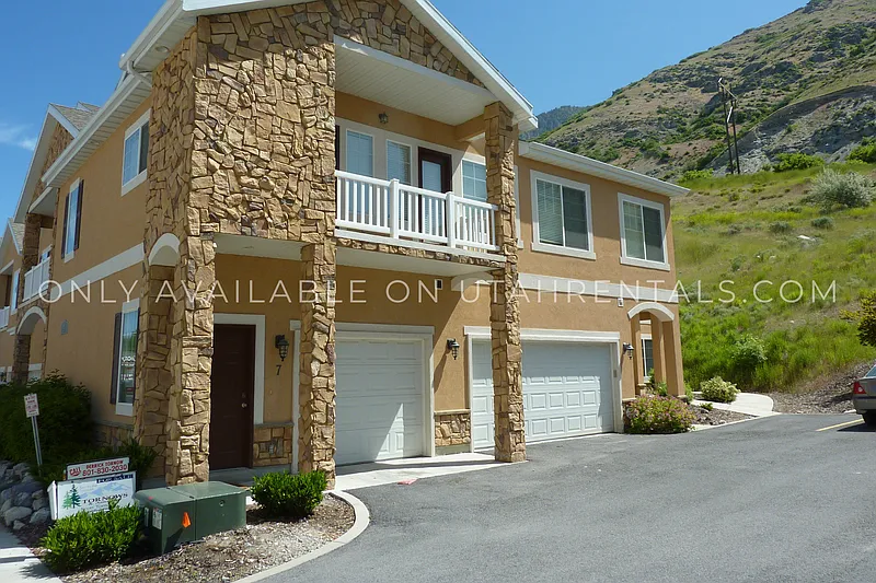 3 bed, 2.0 bath, 1441 sqft, $1,800 — Photo 2