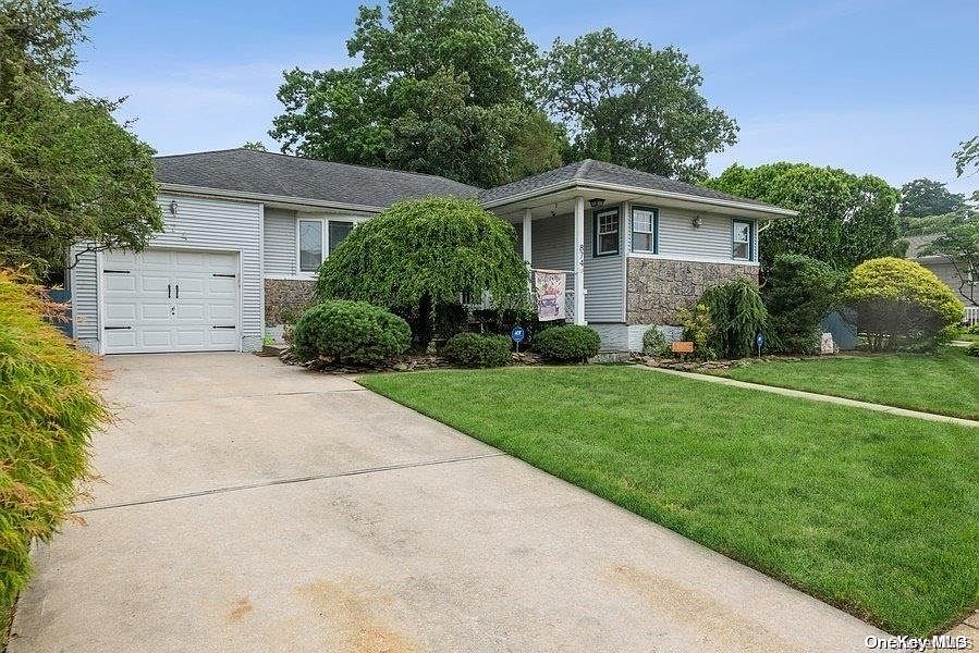 1st image of 874 Leeds Drive