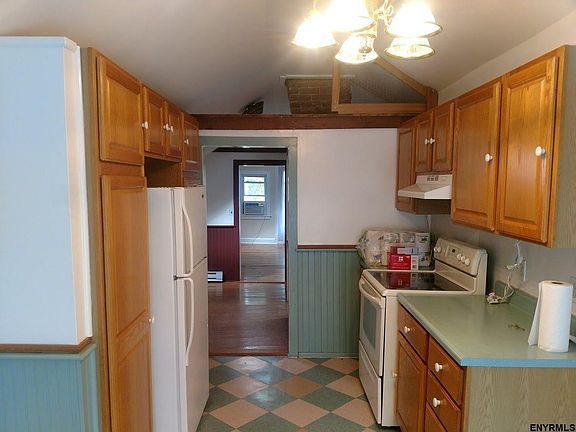 4th image of 82 Eddy St