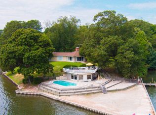 212 Gordon Dr, Weems, VA 22576