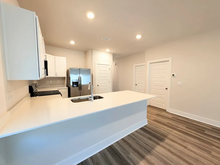 9907 Starling Dr — Photo 5