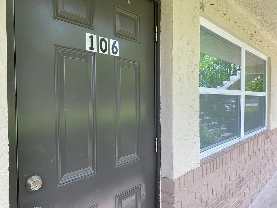 207 NW 32nd Ct #106