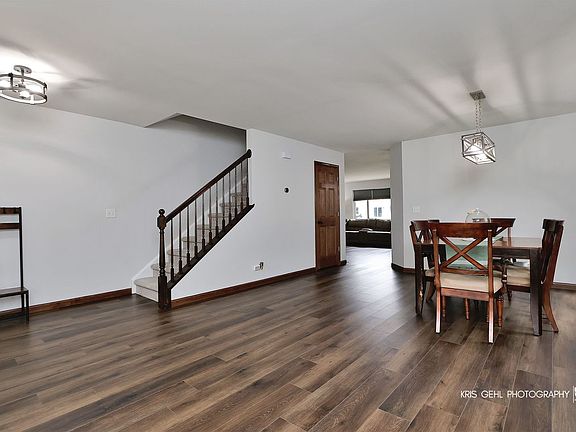 3rd image of 992 Mackenzie Dr