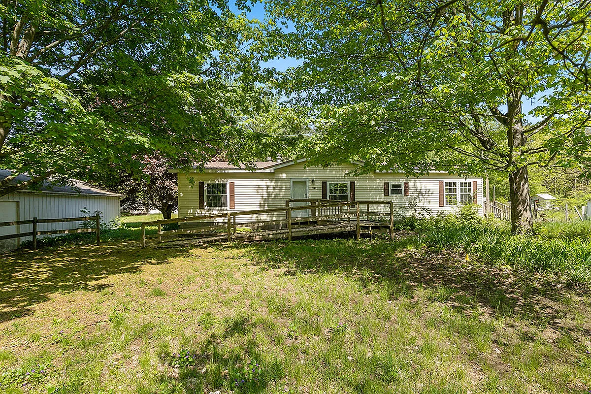 7727 Sandra Dr photo 1