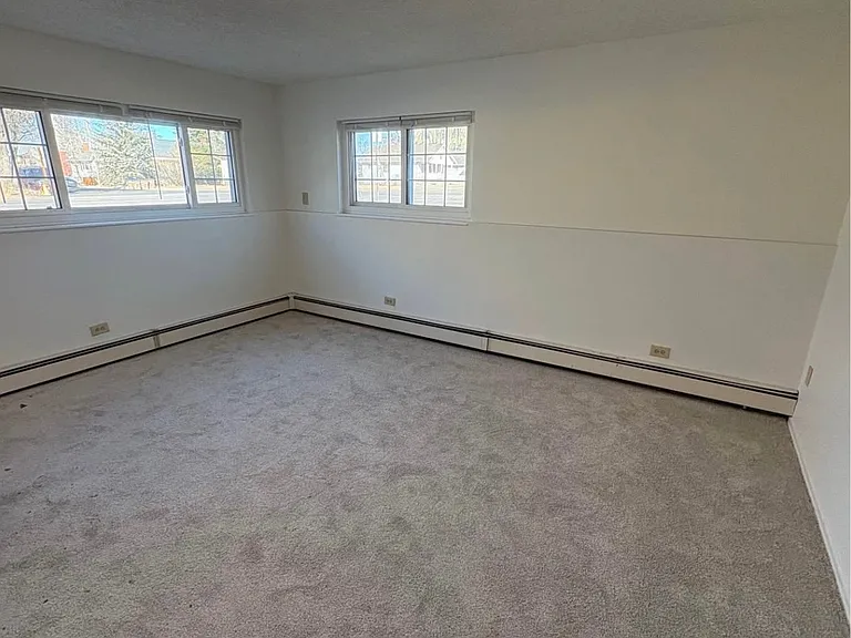 724 E Lewis St #1 — Photo 3