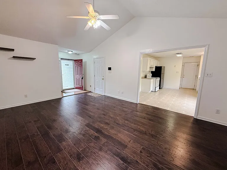 7704 Redwood Ave — Photo 2