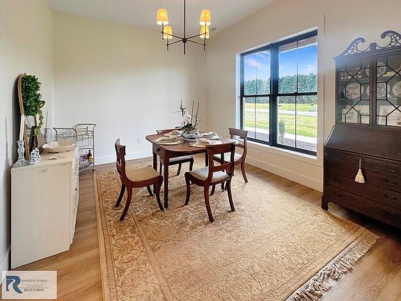 3rd image of 165 Meadow Brook Cir