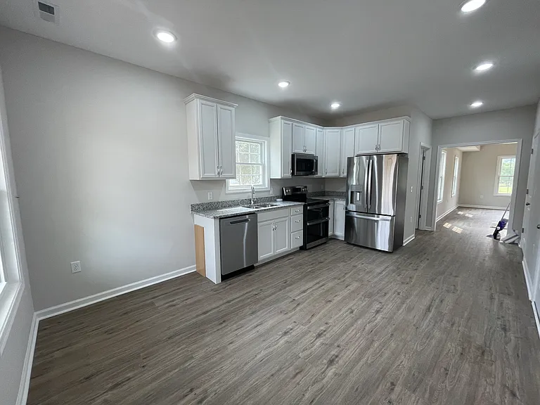 321 Sara Ann Ave — Photo 3