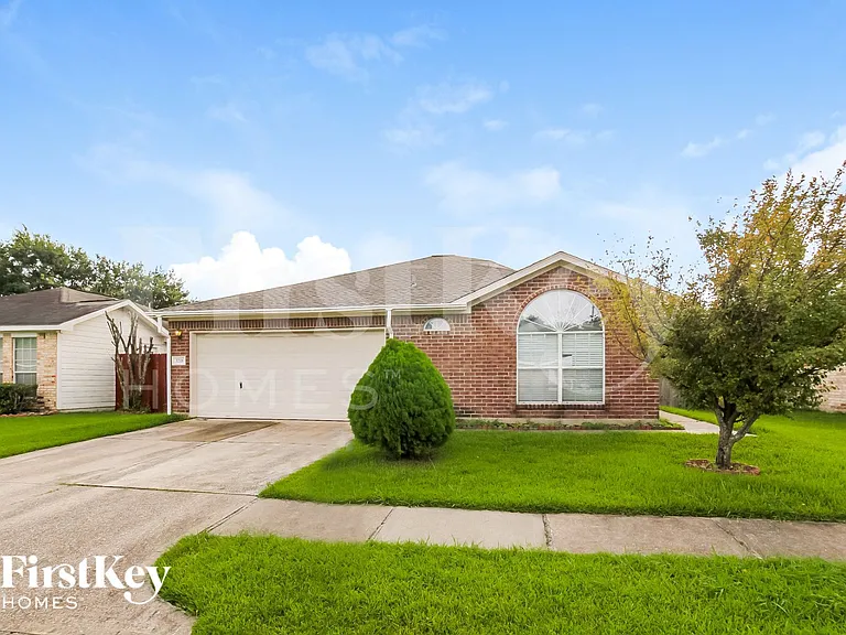 3218 Red Cedar Dr — Photo 2
