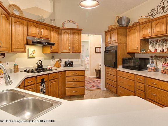 4th image of 3825 Ashbrook Dr