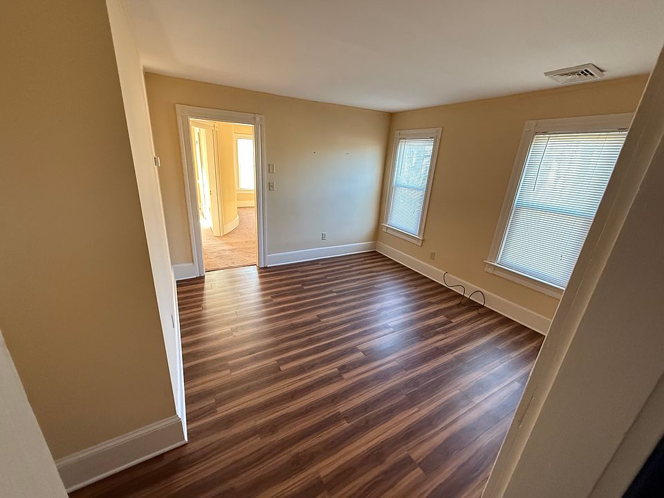 Reverse view Living room with large windows